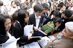 霍姆格伦首发出战30分钟 12投6中拿到14分10板&出现5犯规